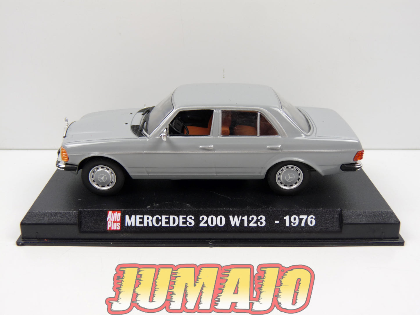 AP120 voiture 1/43 AUTO PLUS IXO : MERCEDES 200 W123