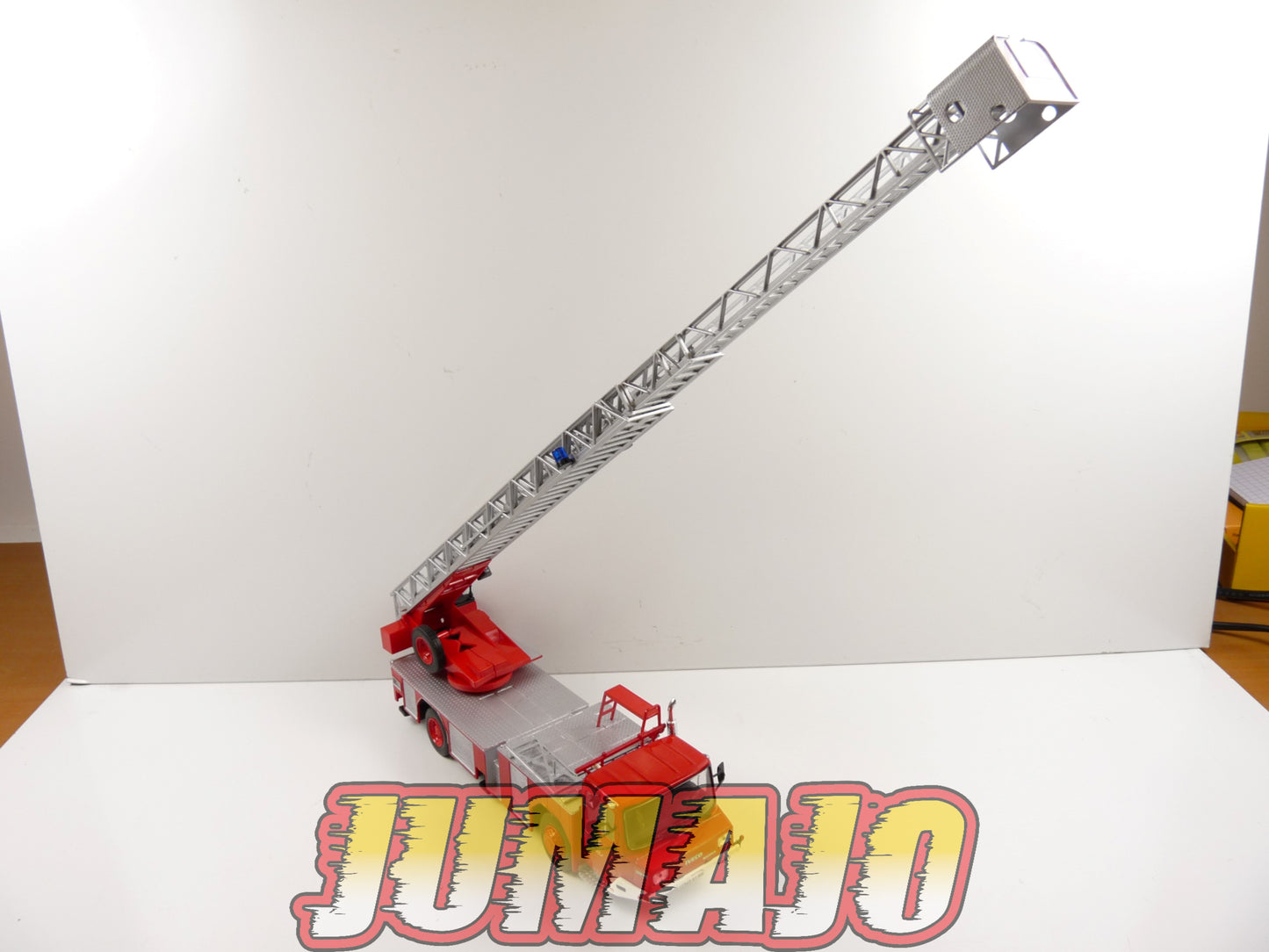CPF70 Camion 1/43 Hachette IXO Pompiers : IVECO EPA de 30m Magirus Lyon grande échelle