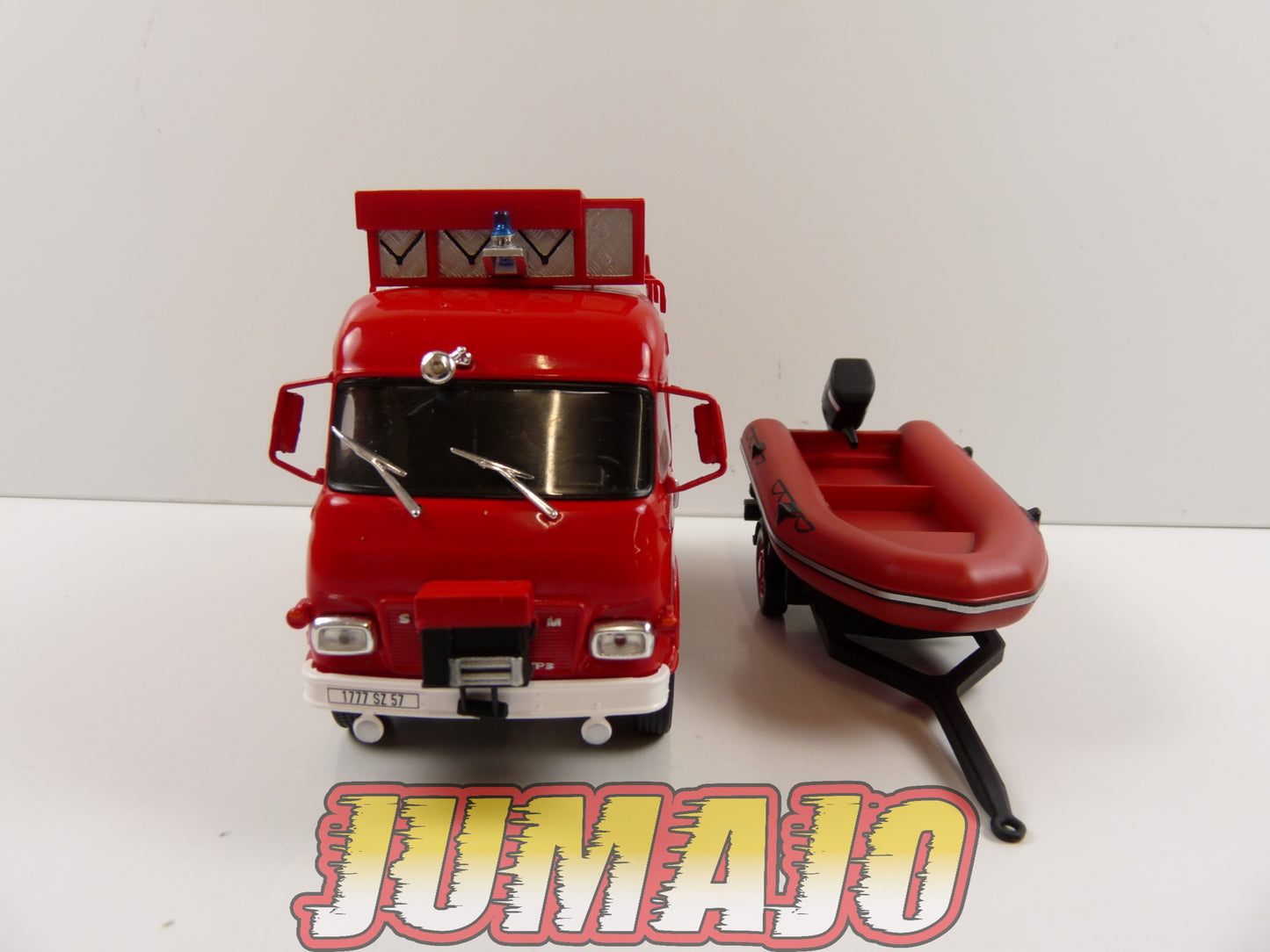 CPF82 Camion 1/43 Hachette IXO Pompiers : SAVIEM TP3 secours subaquatiques + canot de sauvetage