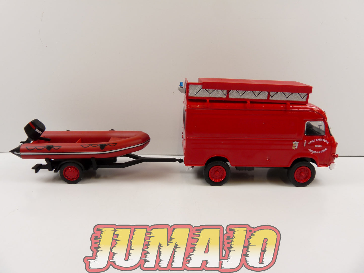 CPF82 Camion 1/43 Hachette IXO Pompiers : SAVIEM TP3 secours subaquatiques + canot de sauvetage