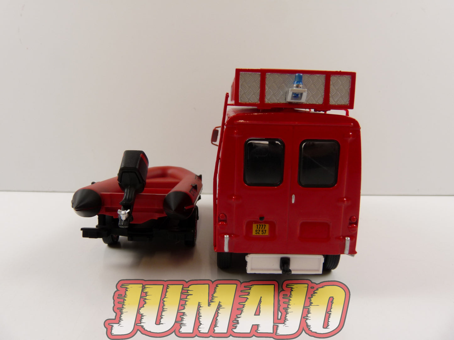 CPF82 Camion 1/43 Hachette IXO Pompiers : SAVIEM TP3 secours subaquatiques + canot de sauvetage