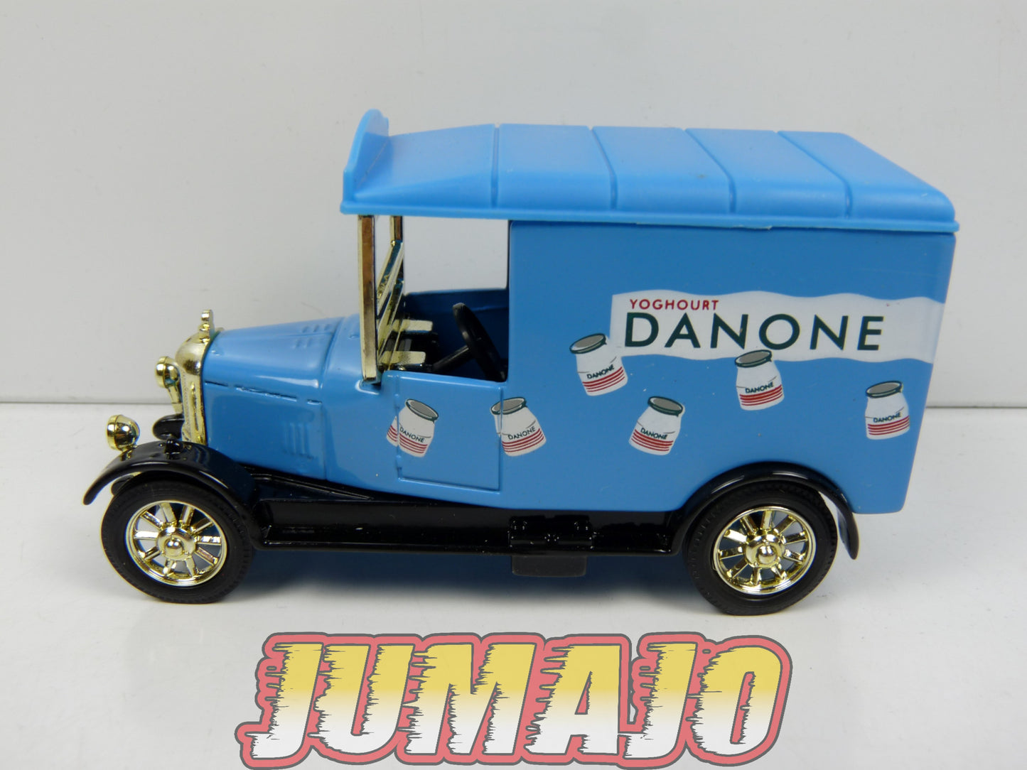 DIV34 CORGI Camions d'antan : Camionnette Morris "Yoghourt Danone" 8cm