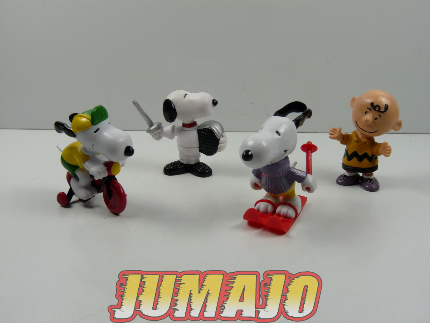 FIGZ (G) : Lot de 4 figurines Snoopy SCHLEICH 6cm : Snoopy Ski + Vélo + Escrime+ Charlie Brown