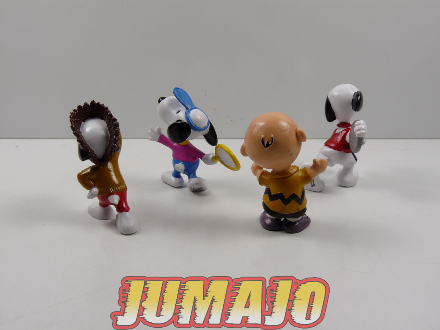 FIGZ (H) : Lot de 4 figurines Snoopy SCHLEICH 6cm : Snoopy frisbee + Tennis + Indien + Charlie Brown