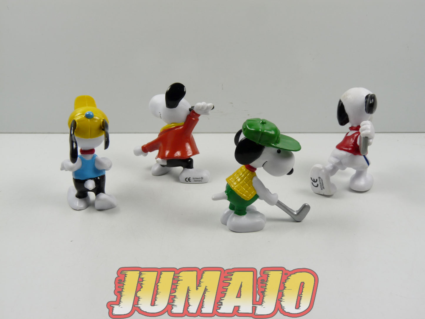 FIGZ (F) : Lot de 4 figurines Snoopy SCHLEICH 6cm : Snoopy frisbee, Golf, Course & Danse
