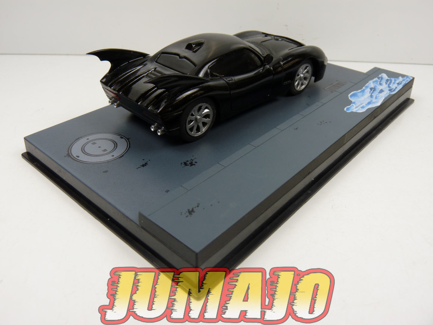 FIL3 voiture 1/43 BATMOBILE eaglemoss : BATMAN #575 (Sans fond)
