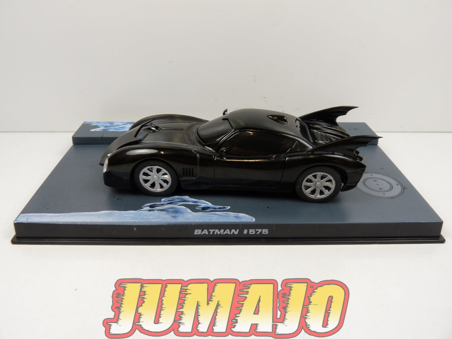 FIL3 voiture 1/43 BATMOBILE eaglemoss : BATMAN #575 (Sans fond)