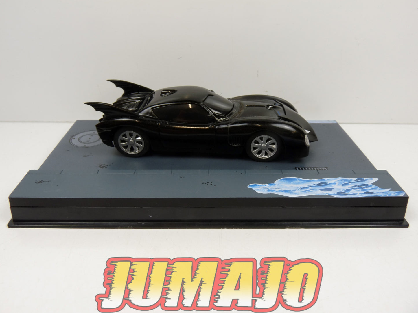 FIL3 voiture 1/43 BATMOBILE eaglemoss : BATMAN #575 (Sans fond)