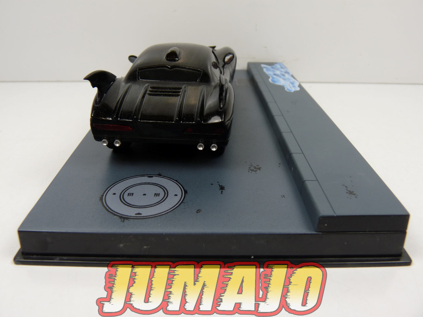 FIL3 voiture 1/43 BATMOBILE eaglemoss : BATMAN #575 (Sans fond)