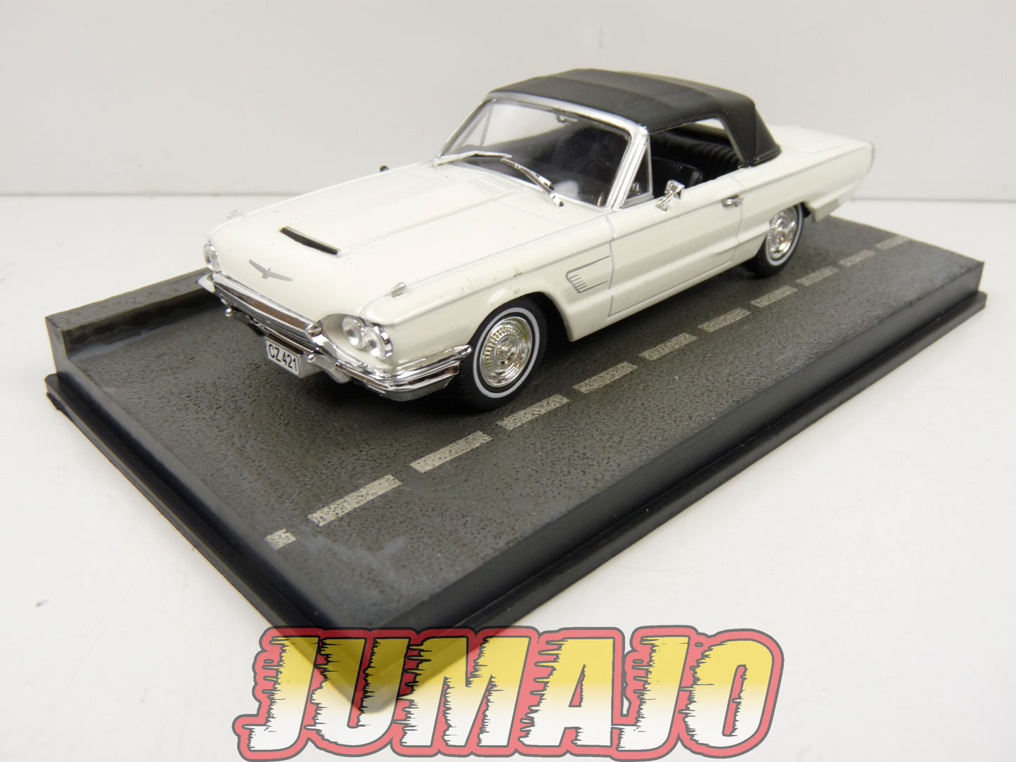 JB111 Voiture 1/43 IXO 007 JAMES BOND : FORD Thunderbird Thunderball