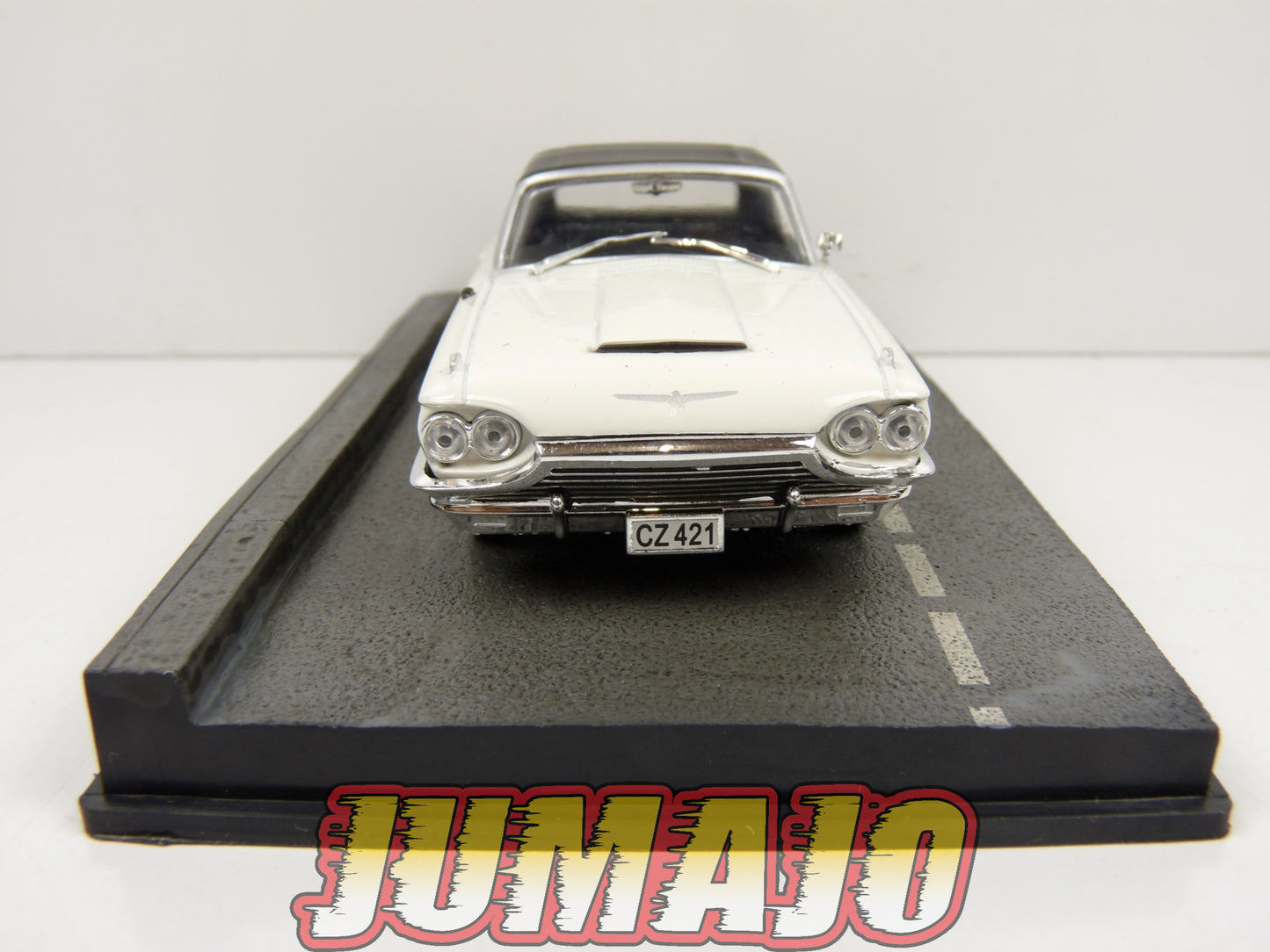 JB111 Voiture 1/43 IXO 007 JAMES BOND : FORD Thunderbird Thunderball