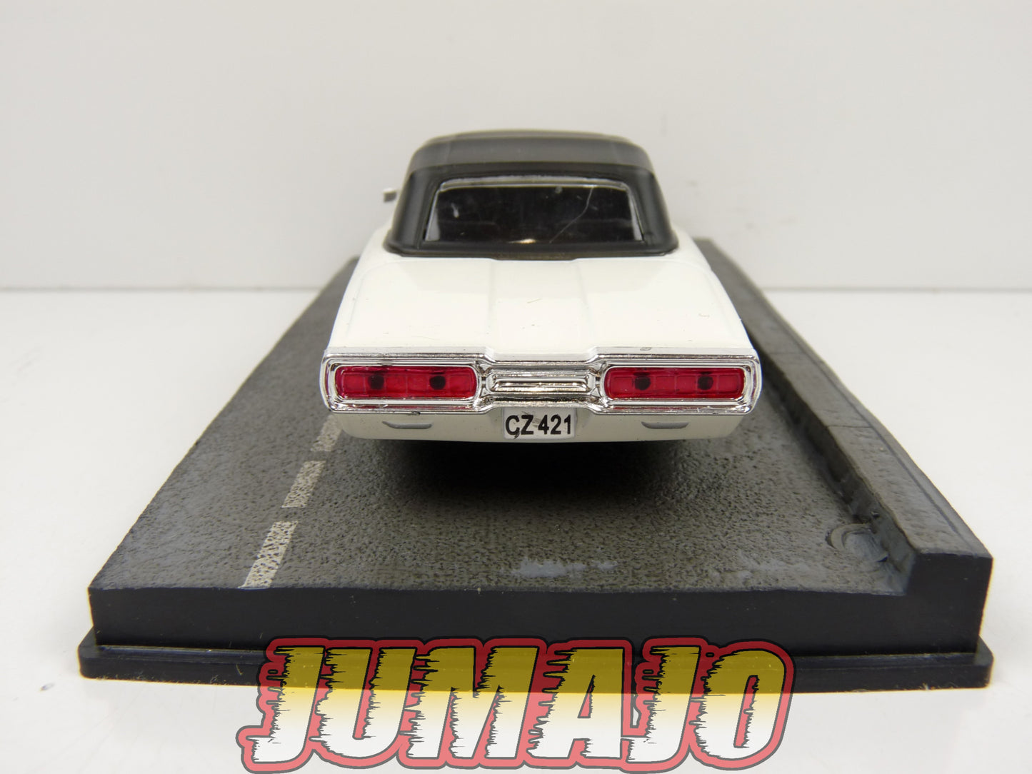 JB111 Voiture 1/43 IXO 007 JAMES BOND : FORD Thunderbird Thunderball