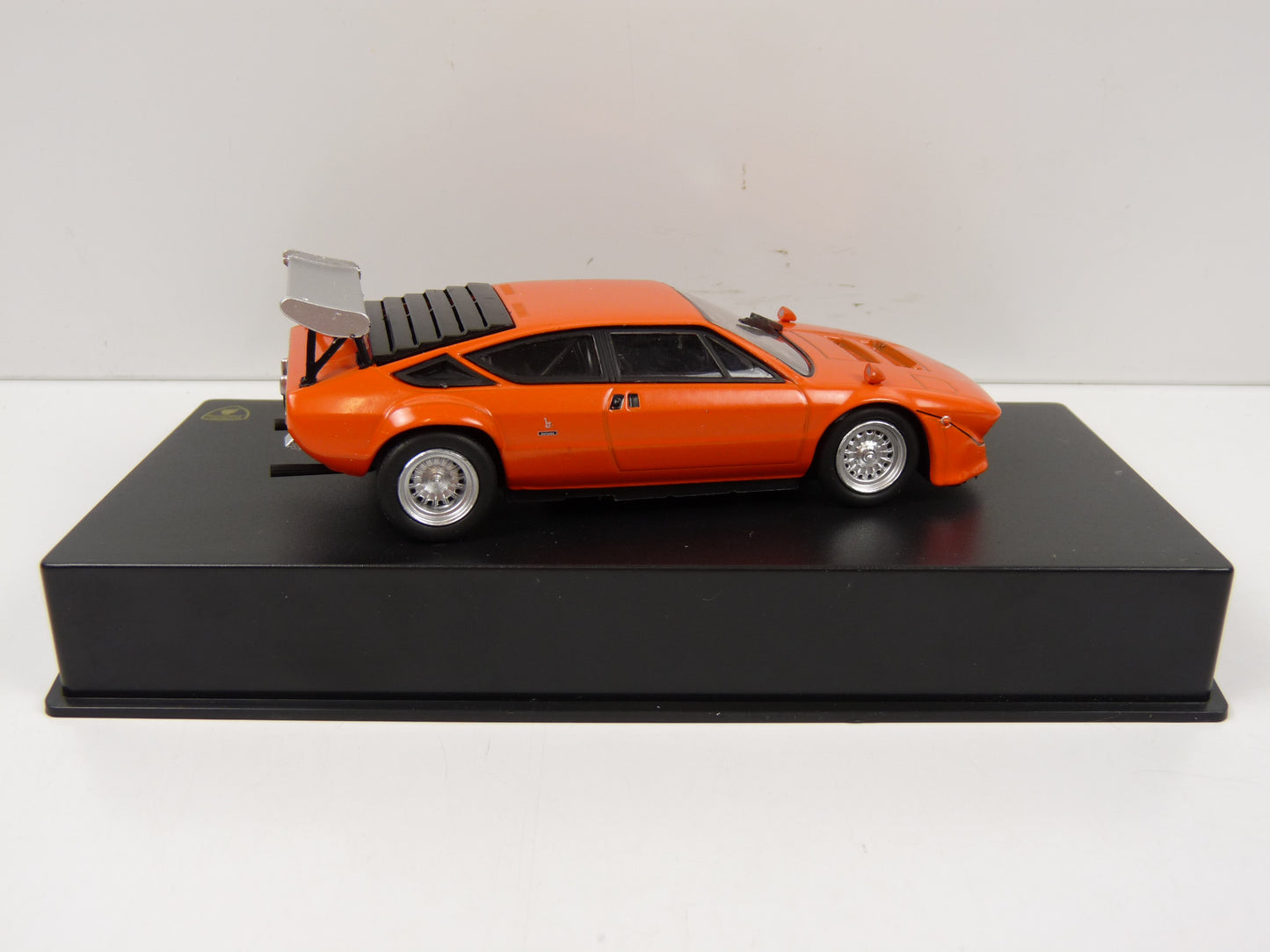 LB20 voiture 1/43 IXO LAMBORGHINI : Urraco Rally Bob Wallace 1974