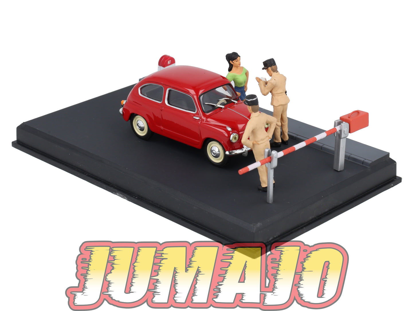 NB22 Voiture IXO 1/43 Diorama Route bleue FIAT 600 La douane