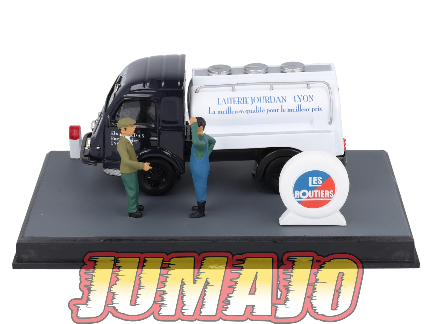 NB24 Voiture IXO 1/43 Diorama Route bleue RENAULT Galion Le Relais Routier