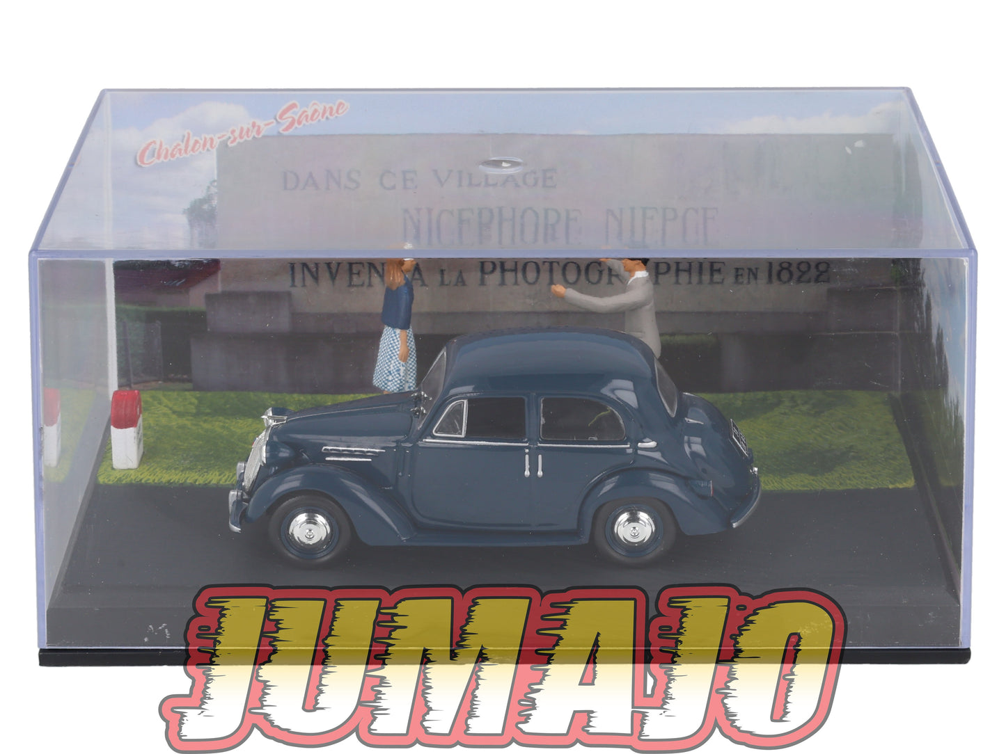 NB39 Voiture IXO 1/43 Diorama Route bleue SIMCA 8 Le monument à Nicephore