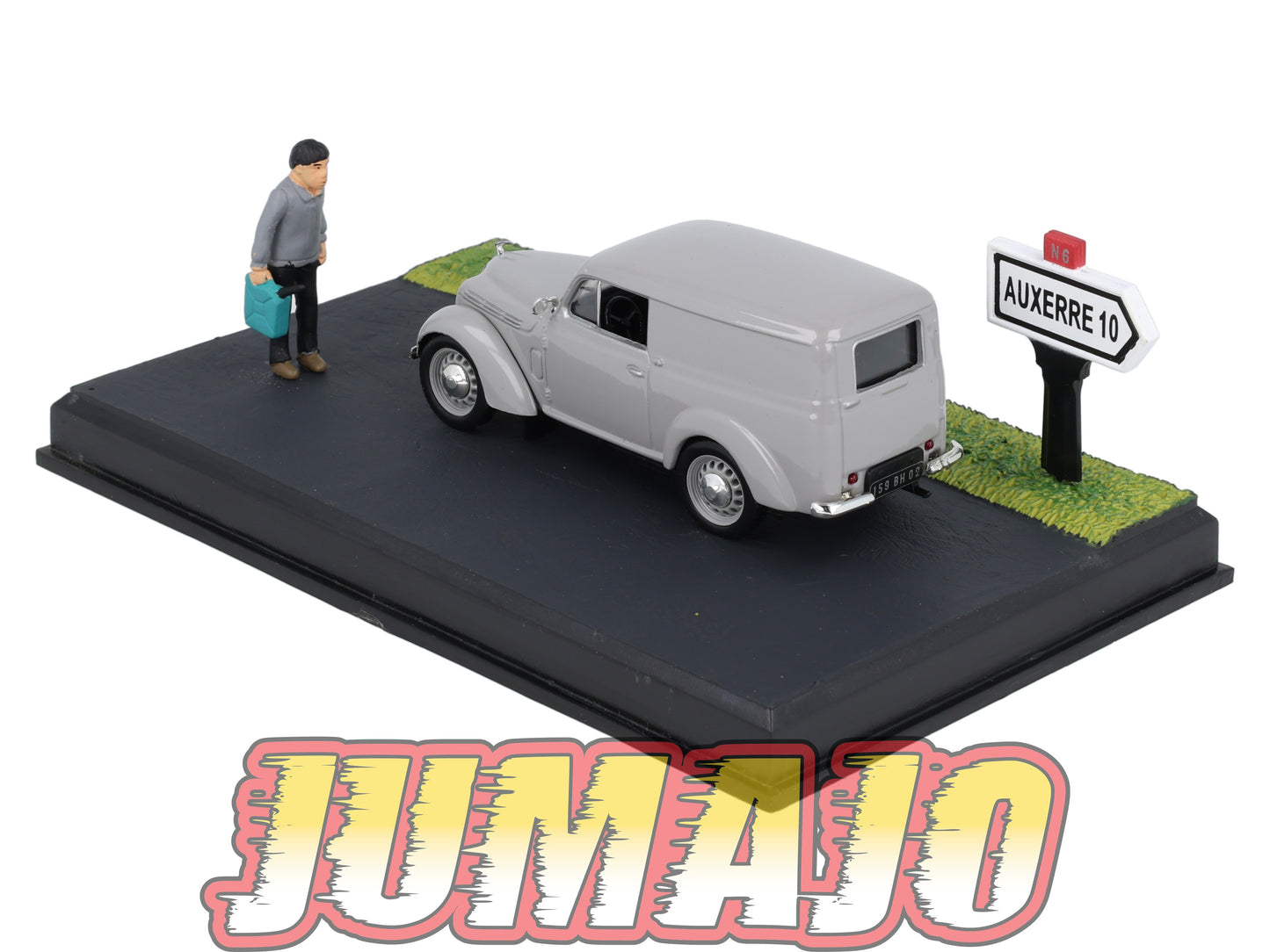 NB74 Voiture IXO 1/43 Diorama Route bleue RENAULT Juvaquatre panne d'essence