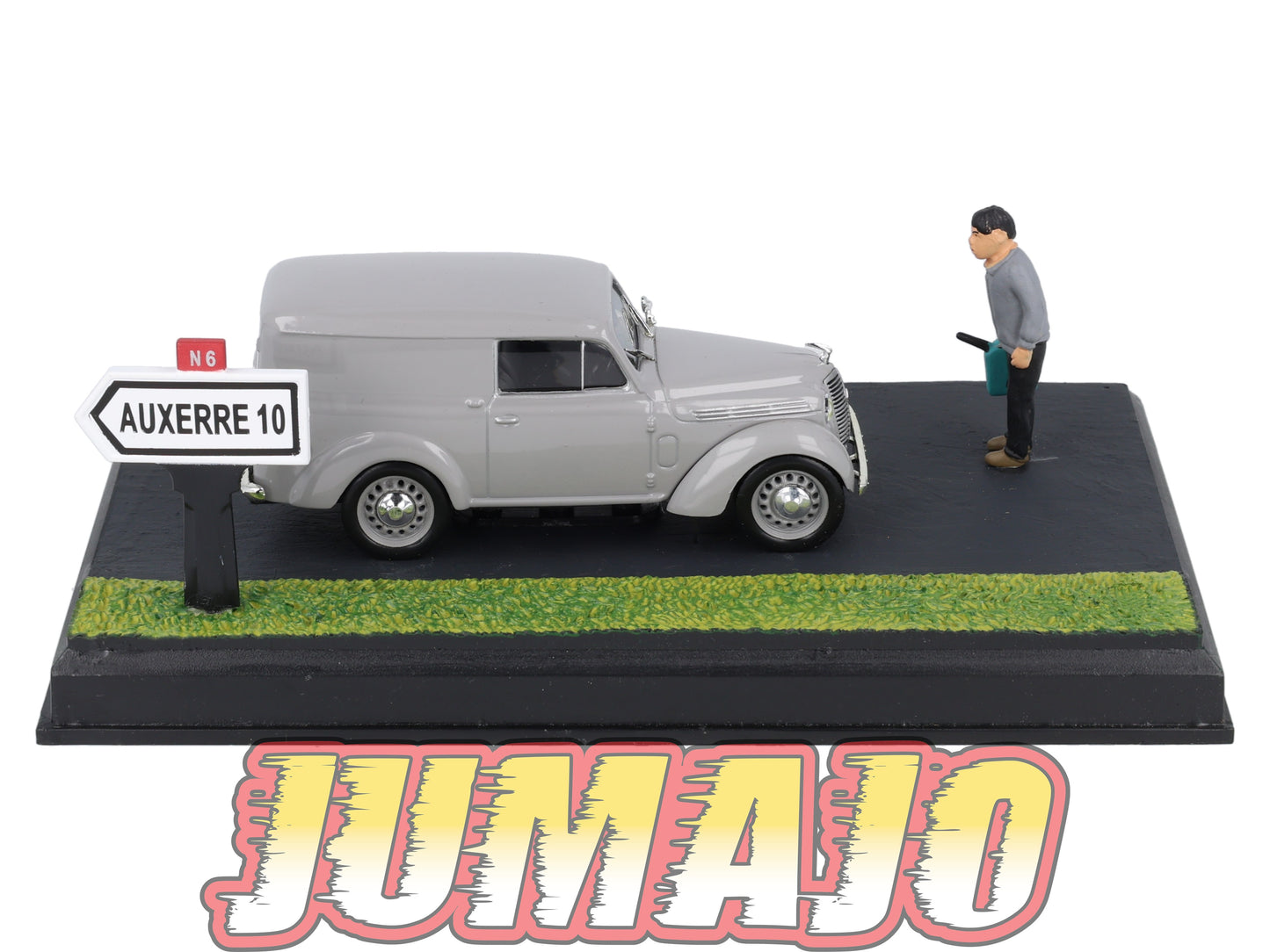 NB74 Voiture IXO 1/43 Diorama Route bleue RENAULT Juvaquatre panne d'essence