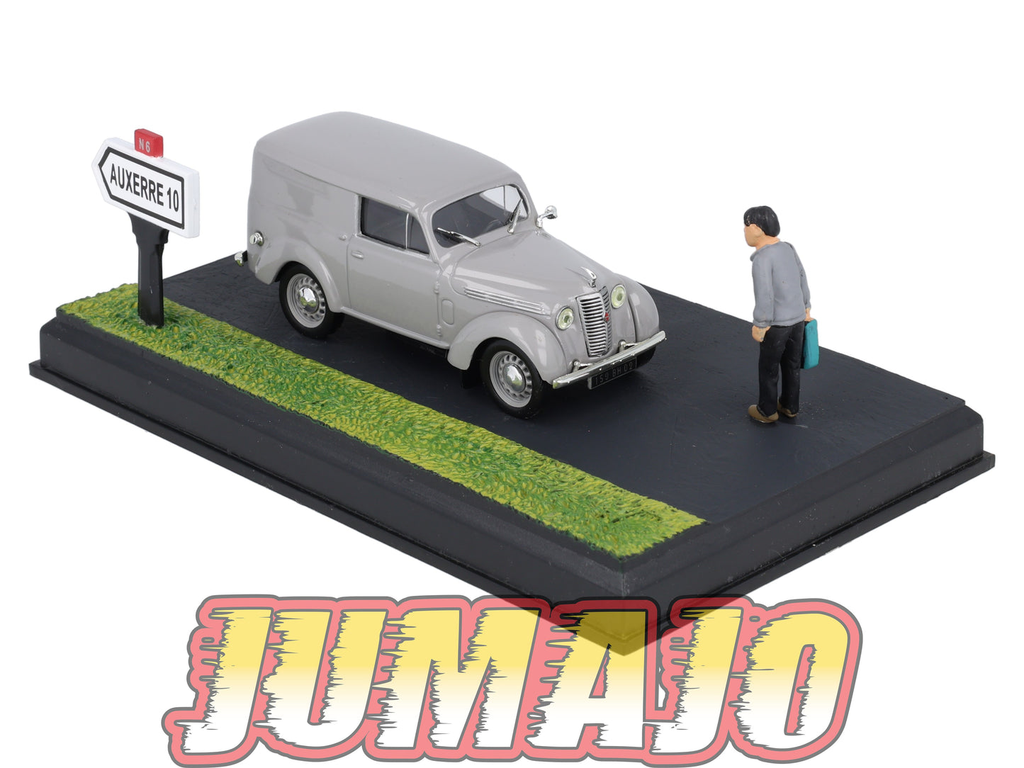 NB74 Voiture IXO 1/43 Diorama Route bleue RENAULT Juvaquatre panne d'essence