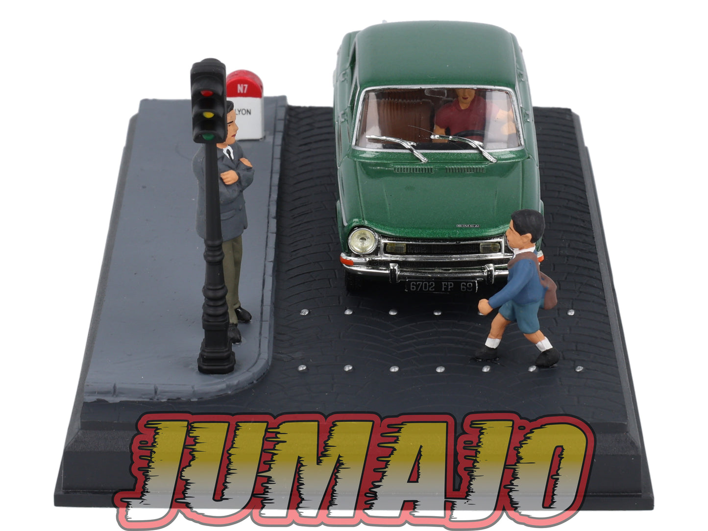 NB8 Voiture IXO 1/43 Diorama Route bleue SIMCA 1501S l'arrêt au feu rouge