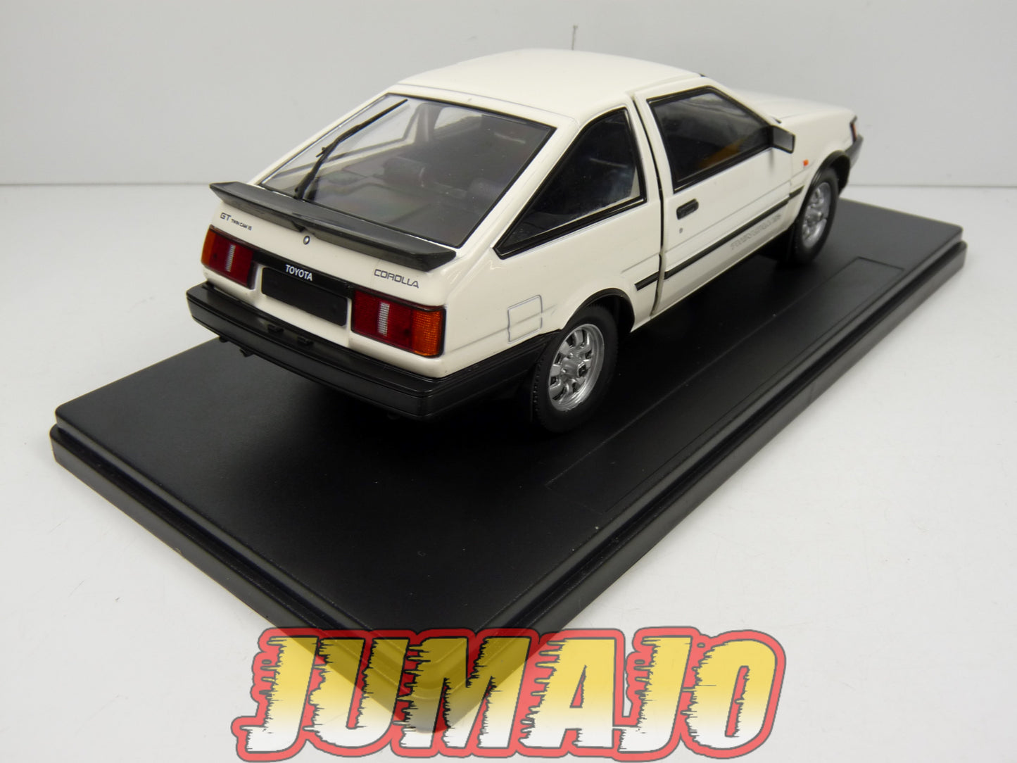 PTVQ30 Voiture 1/24 SALVAT Models : TOYOTA Corolla GT 1983
