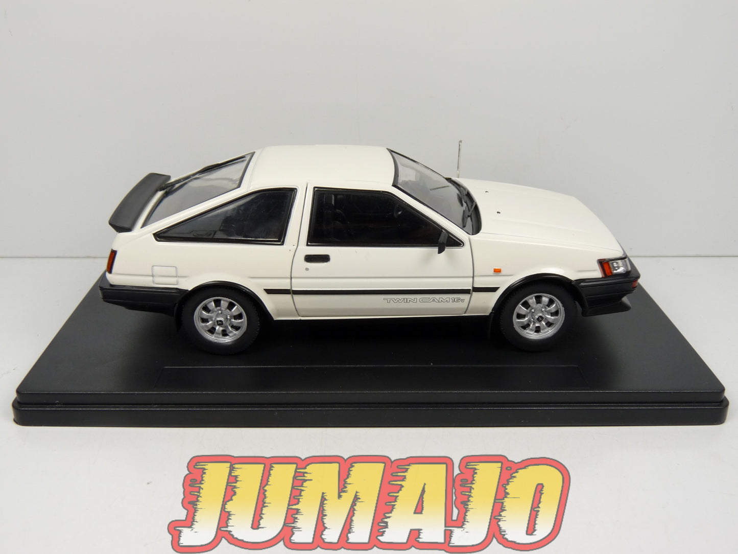 PTVQ30 Voiture 1/24 SALVAT Models : TOYOTA Corolla GT 1983
