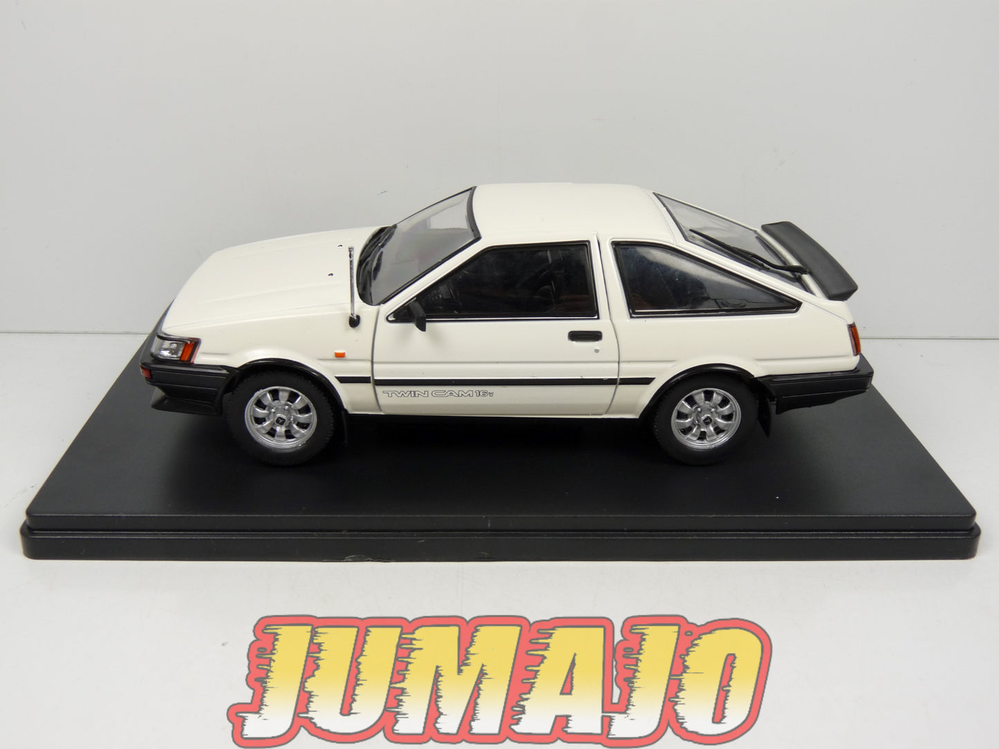 PTVQ30 Voiture 1/24 SALVAT Models : TOYOTA Corolla GT 1983