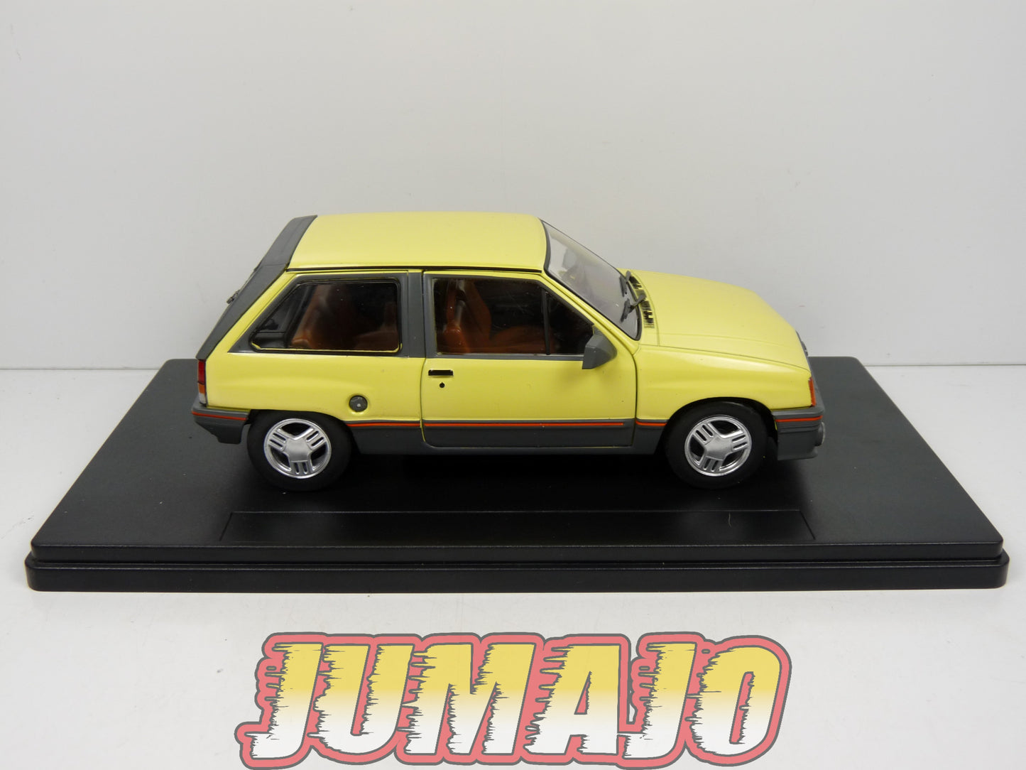 PTVQ31 Voiture 1/24 SALVAT Models : OPEL Corsa A SR 1983