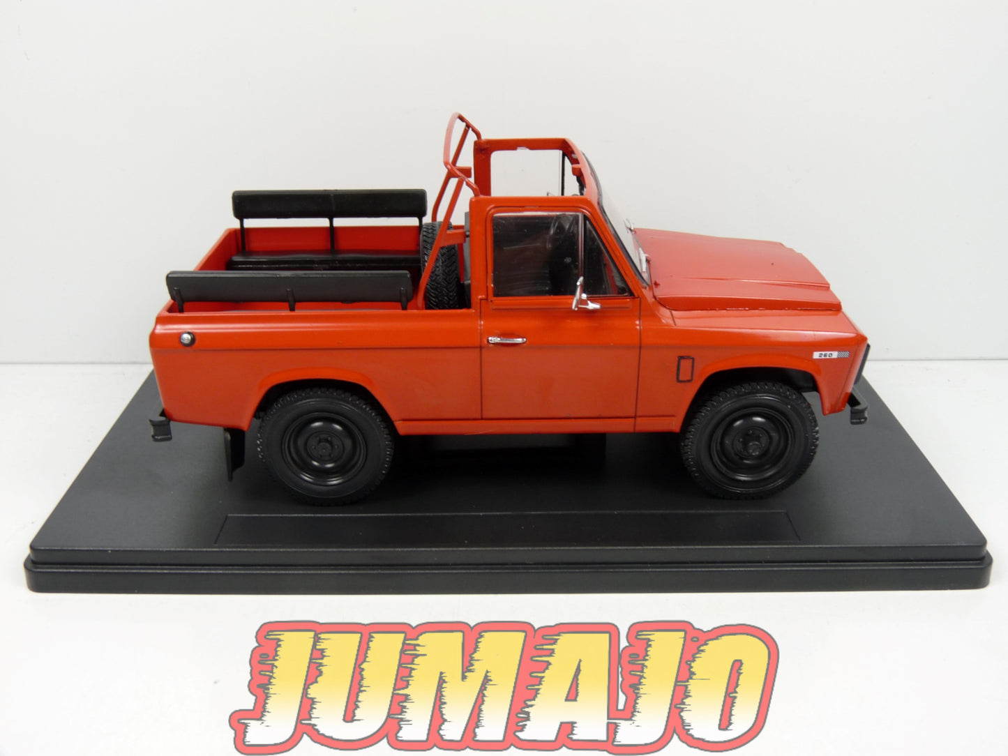 PTVQ33 Voiture 1/24 SALVAT Models : Portaro 260D 1980