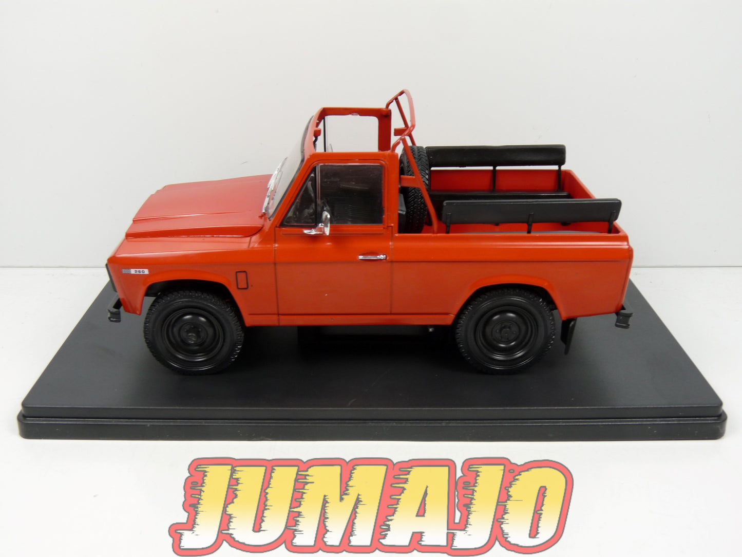 PTVQ33 Voiture 1/24 SALVAT Models : Portaro 260D 1980
