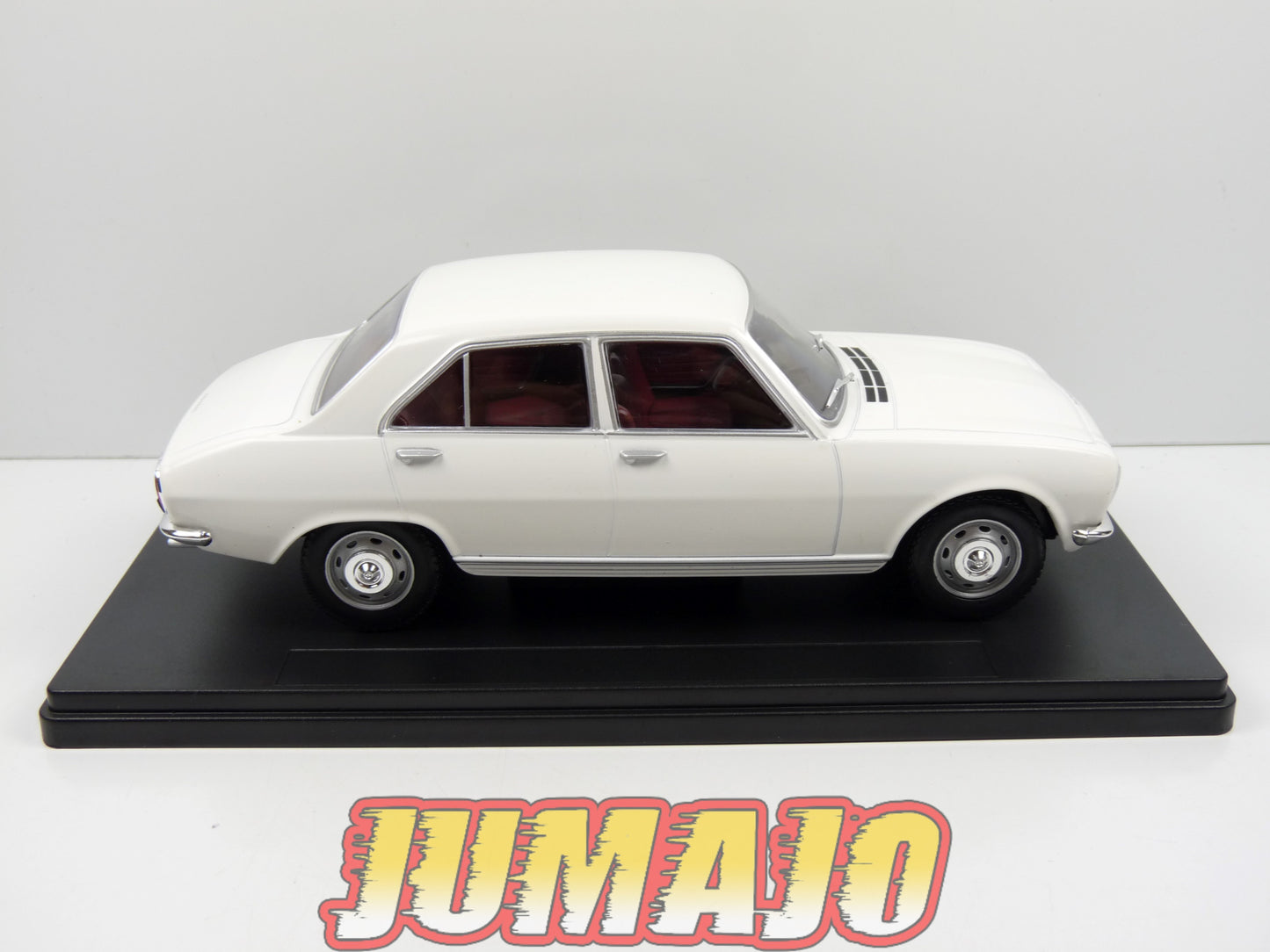 PTVQ44 Voiture 1/24 SALVAT Models : Peugeot 504 1969