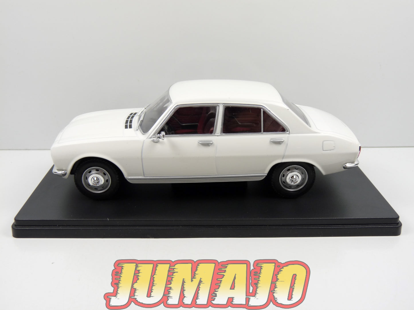 PTVQ44 Voiture 1/24 SALVAT Models : Peugeot 504 1969