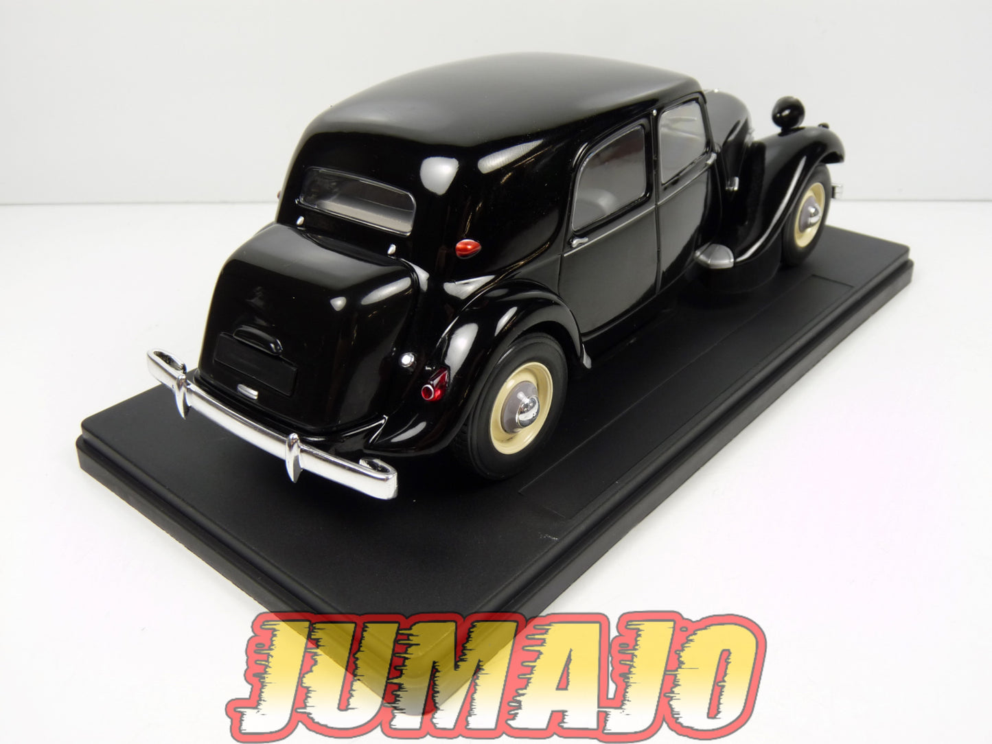 PTVQ50 Voiture 1/24 SALVAT Models : CITROEN Traction 1952