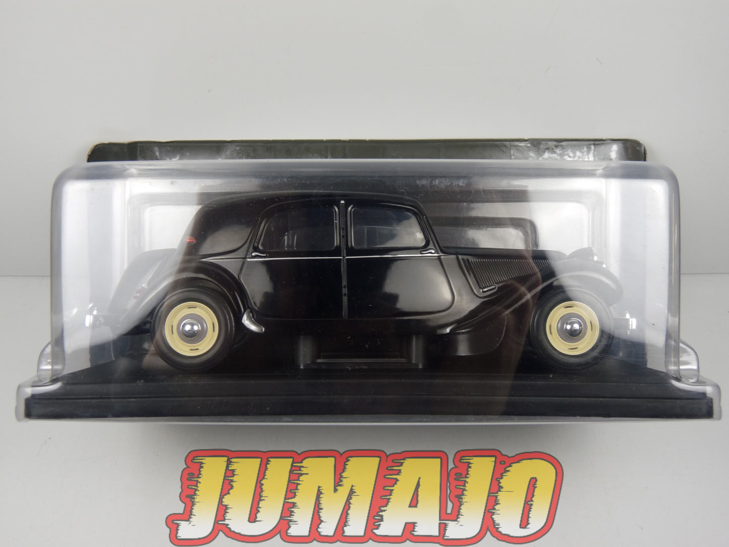 PTVQ50 Voiture 1/24 SALVAT Models : CITROEN Traction 1952