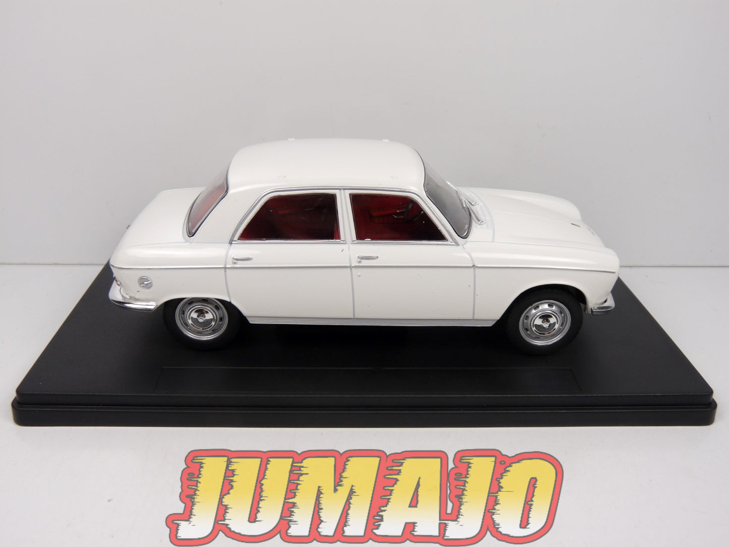 PTVQ53 Voiture 1/24 SALVAT Models : PEUGEOT 204 1968