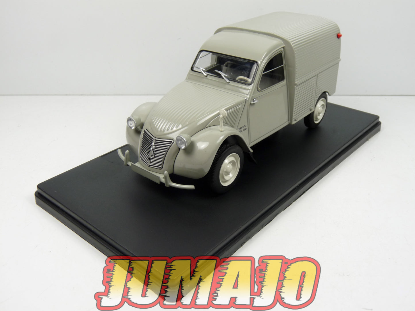 PTVQ54 Voiture 1/24 SALVAT Models : CITROEN 2CV Fourgonnette AZU 1958