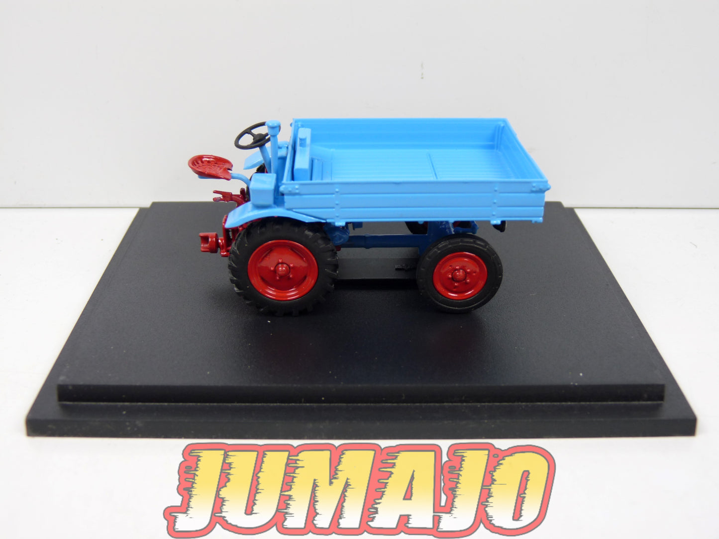 TR112 Tracteur 1/43 universal Hobbies : Motostandard Farmax 10D 1950