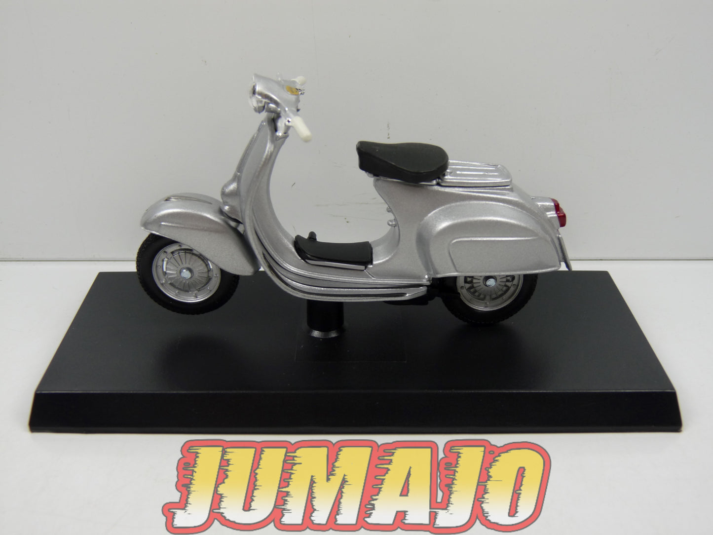 VES23b MOTO VESPA ITALIE Fassi Toys 1/18 : VESPA 125 Nuova 1965 (Gris clair)