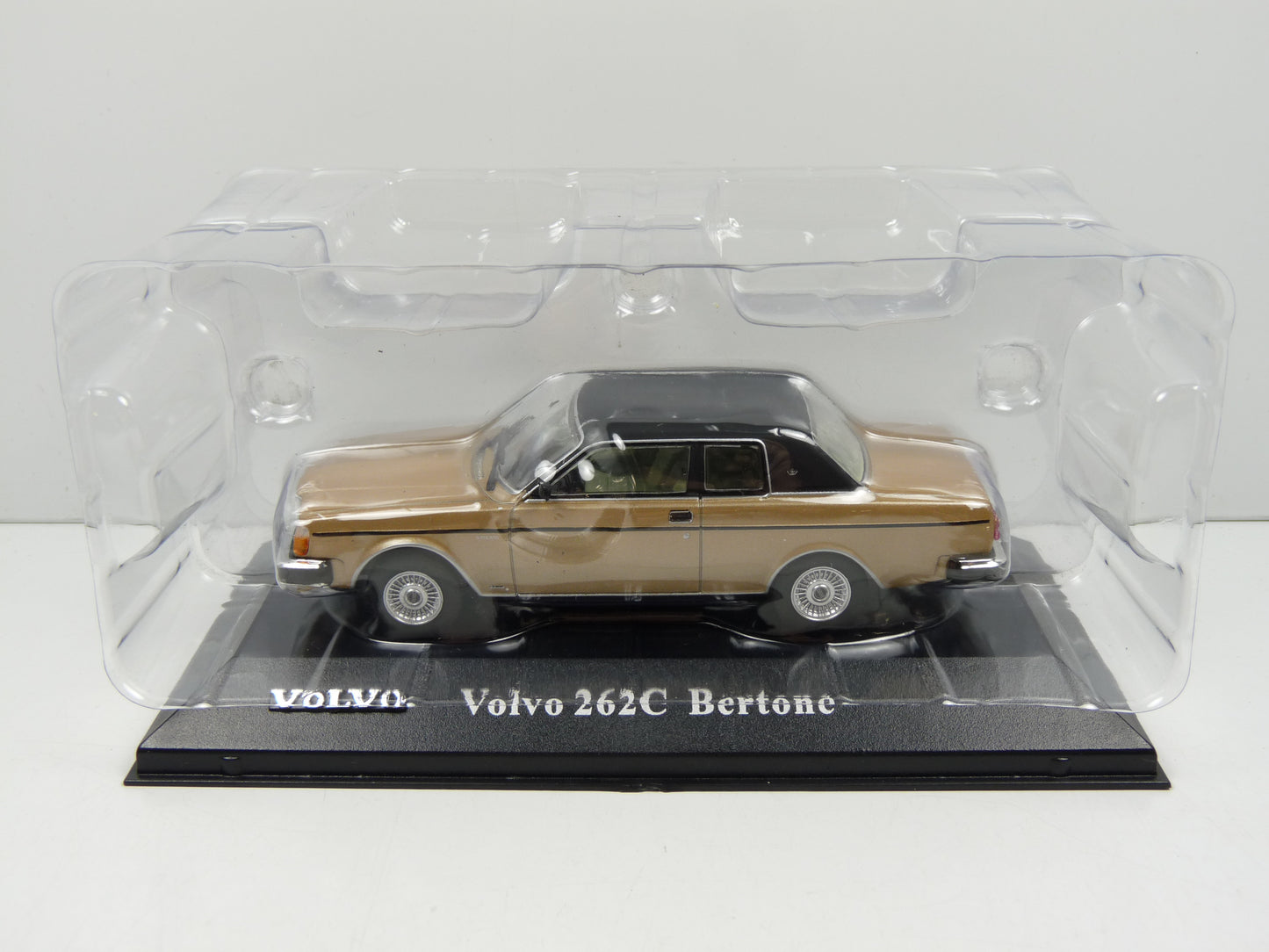 VOL10 1/43 IXO atlas VOLVO collection : VOLVO 262C Bertone