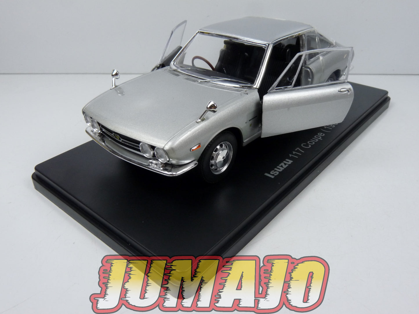 VQJ168 Voiture 1/24 Hachette Japon : ISUZU 117 Coupe 1968
