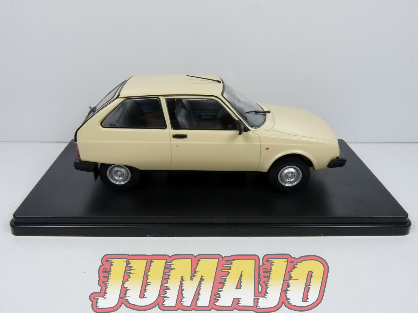 VQR13 Voiture 1/24 Hachette Roumanie : OlcitClub 11R 1982