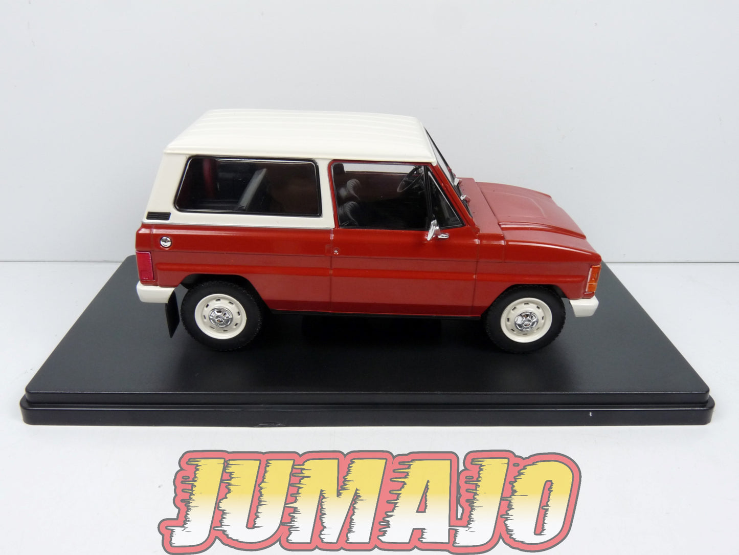 VQR14 Voiture 1/24 Hachette Roumanie : ARO 10 1980