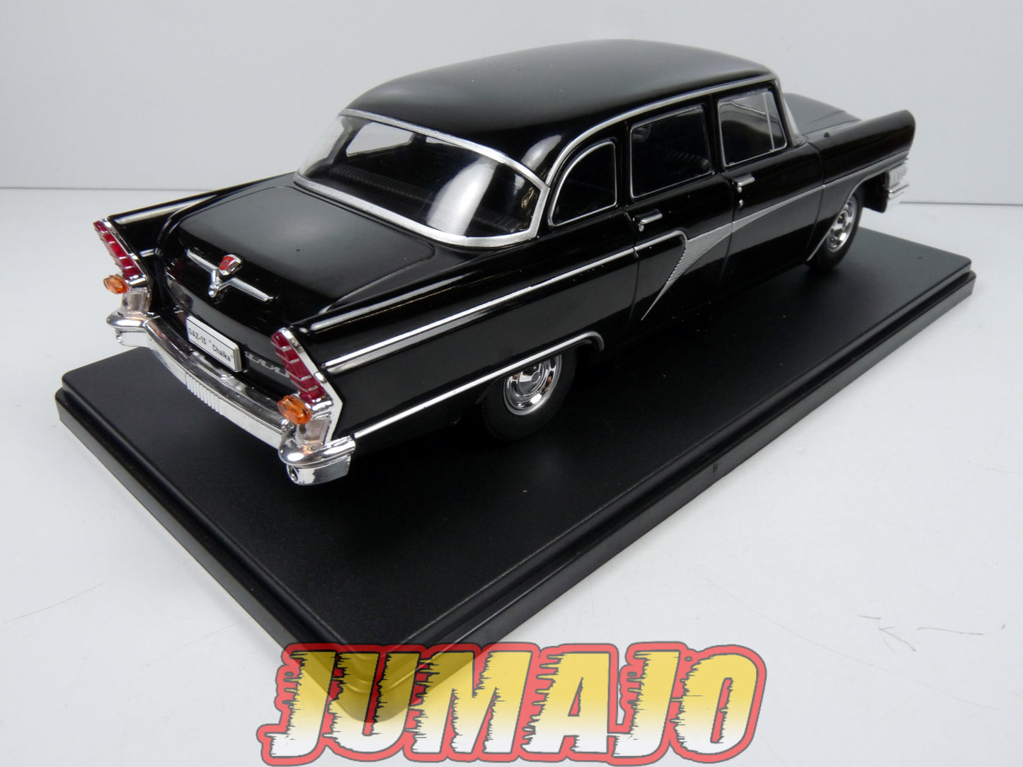VQR15 Voiture 1/24 Hachette Roumanie : GAZ-13 "Chaika" 1960