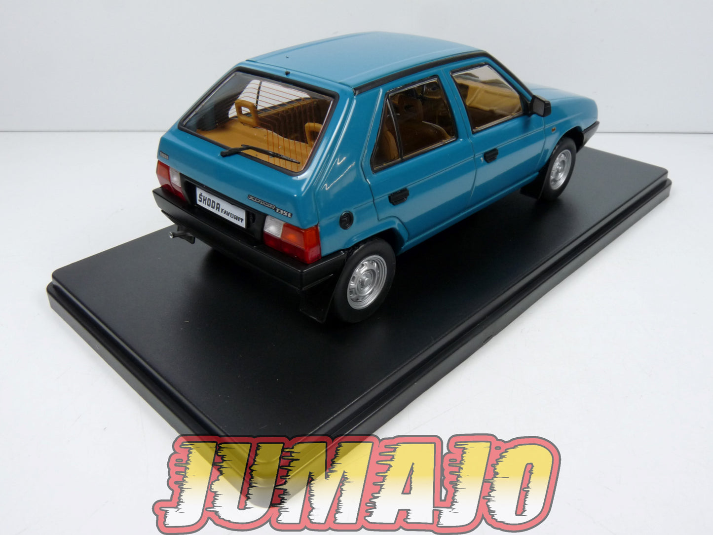 VQR26 Voiture 1/24 Hachette Roumanie : SKODA Favorit 135L 1989