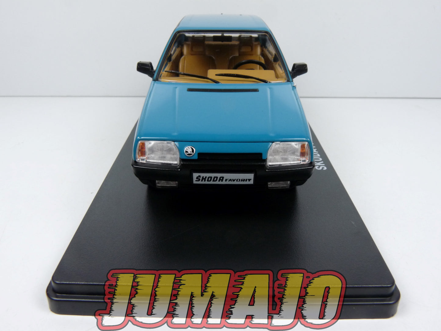 VQR26 Voiture 1/24 Hachette Roumanie : SKODA Favorit 135L 1989