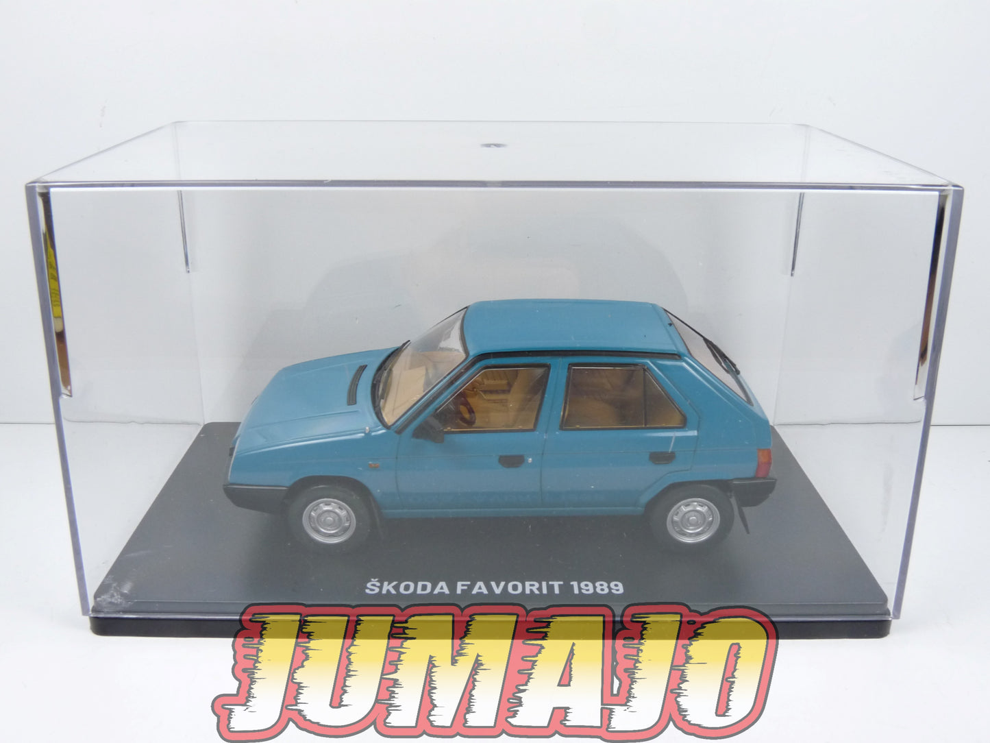 VQR26 Voiture 1/24 Hachette Roumanie : SKODA Favorit 135L 1989