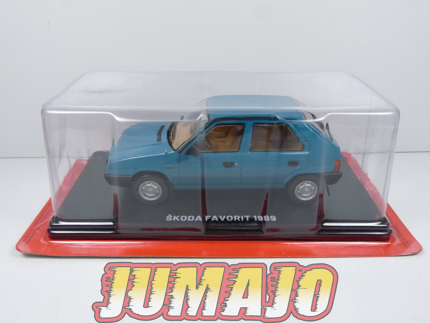 VQR26 Voiture 1/24 Hachette Roumanie : SKODA Favorit 135L 1989