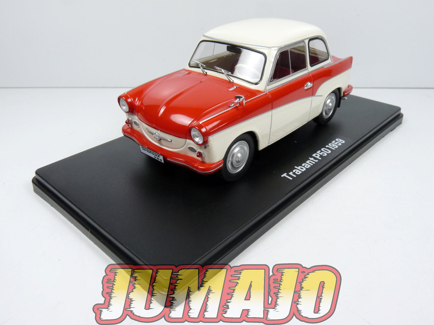 VQR27 Voiture 1/24 Hachette Roumanie : TRABANT P50 1959
