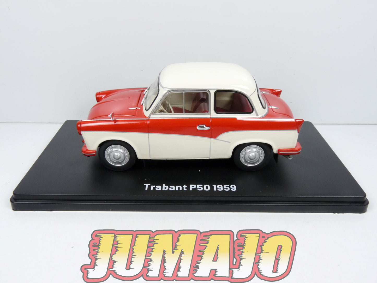 VQR27 Voiture 1/24 Hachette Roumanie : TRABANT P50 1959