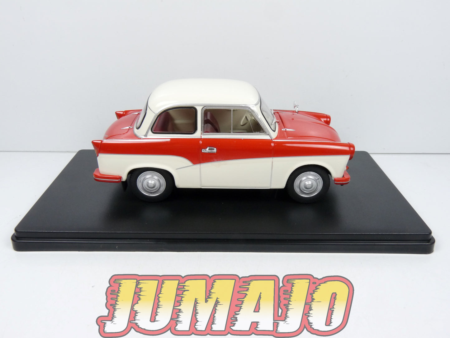 VQR27 Voiture 1/24 Hachette Roumanie : TRABANT P50 1959